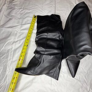 Women’s 9.5 scrunch boots. Wore once